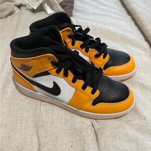 Air Jordan 1 retro high taxi size 7Y boys